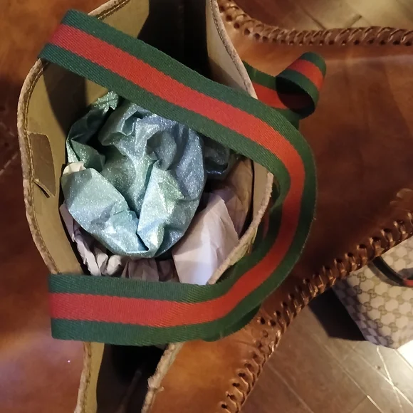 VINTAGE GUCCI PLUS TOTE - Picture 7 of 9